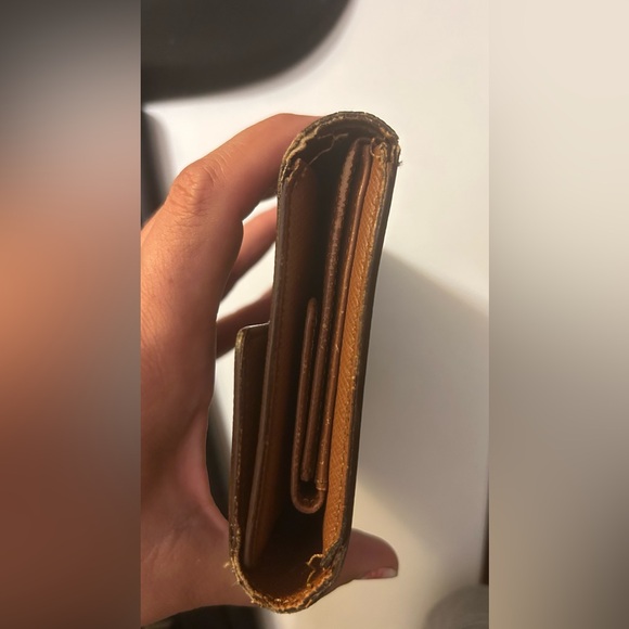 Authentic LV Wallet - Picture 8 of 11